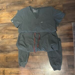 Green/army green figs scrub set in medium